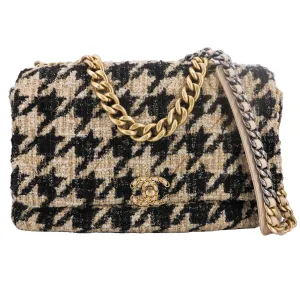 CHANEL 19 Maxi Flap Bag in 19K Beige Black Houndstooth Tweed