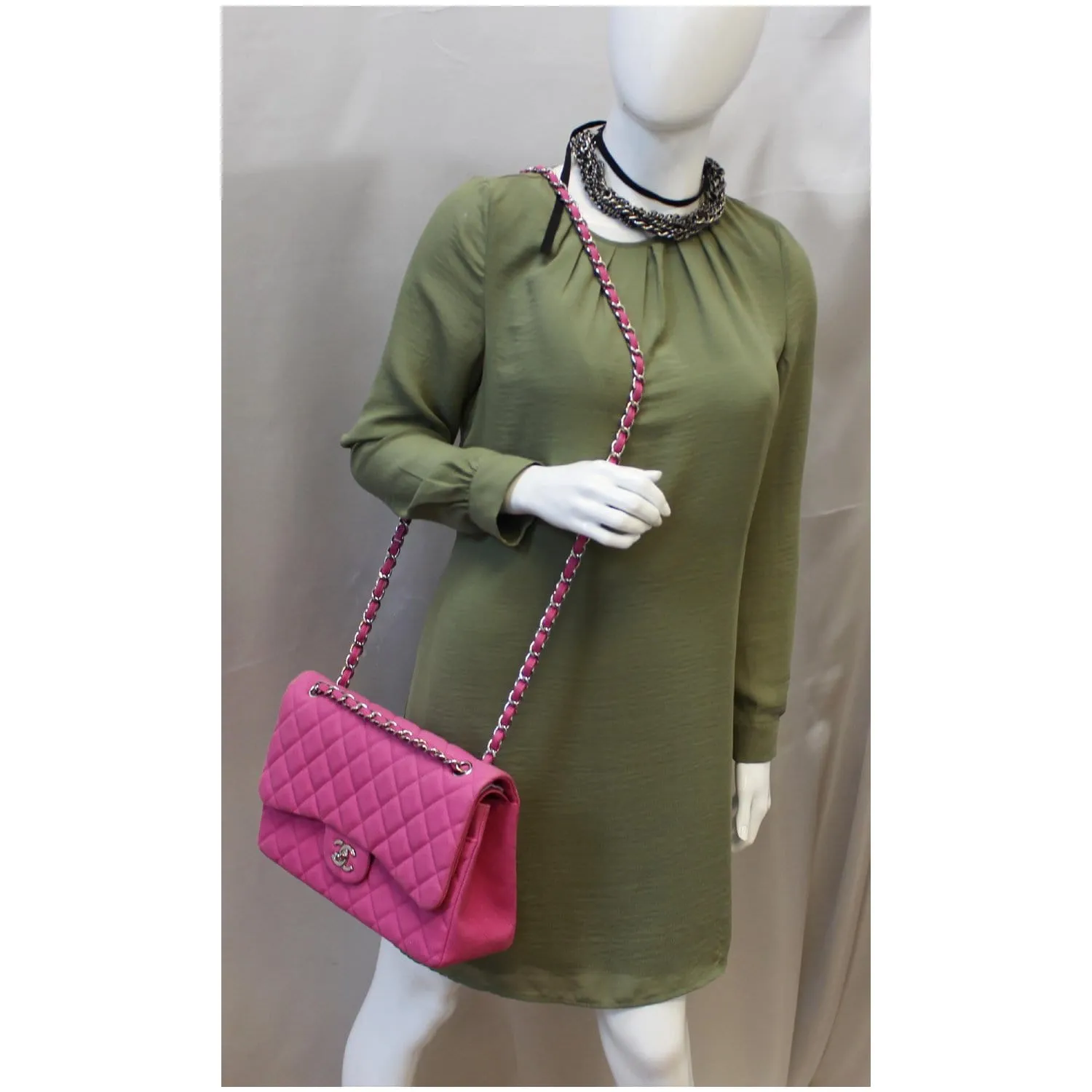 CHANEL Jumbo Double Flap Caviar Quilted Shoulder bag Pink