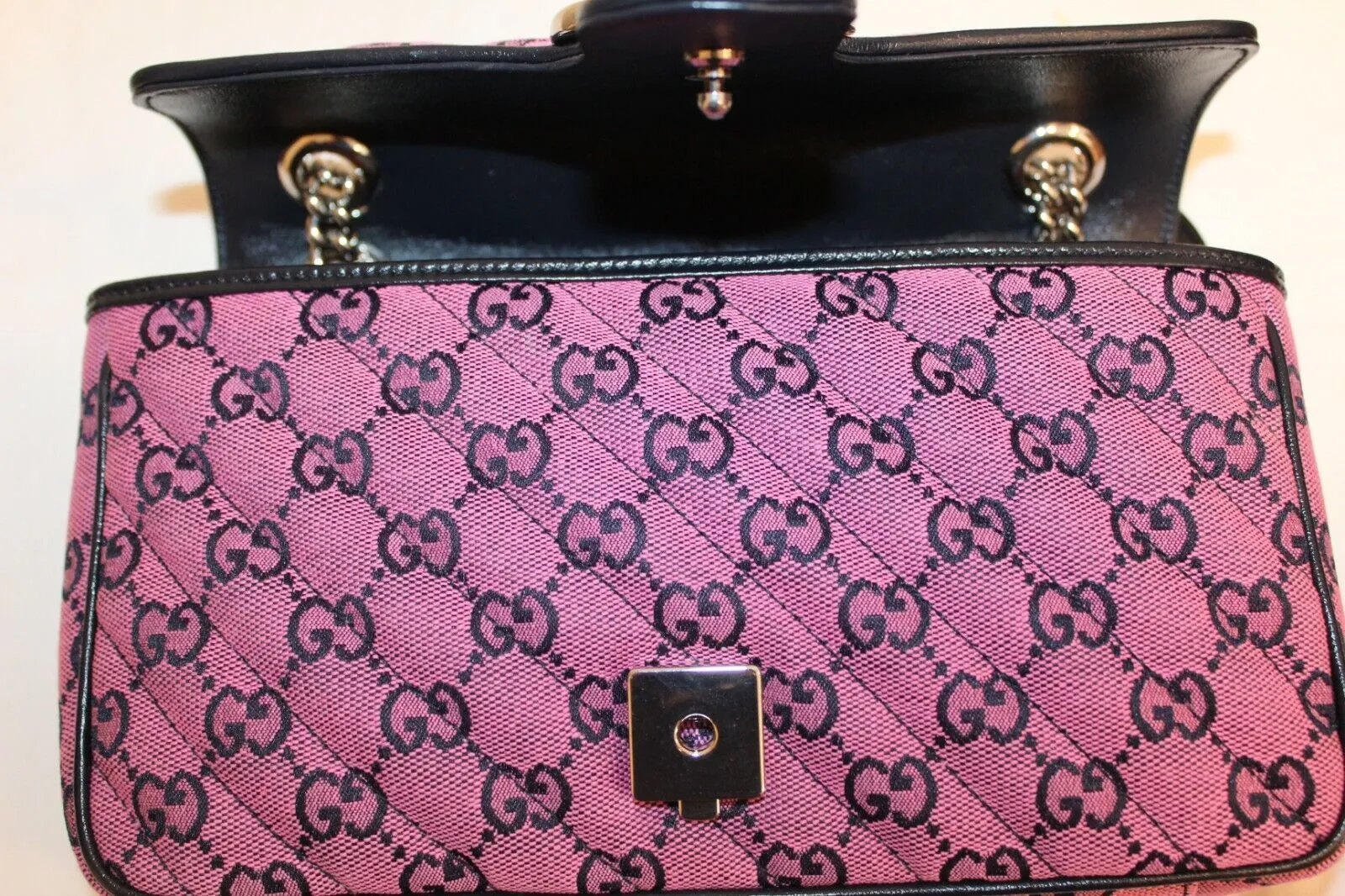 Gucci GG Marmont Shoulder Bag in Pink with Real Authentication Certificate