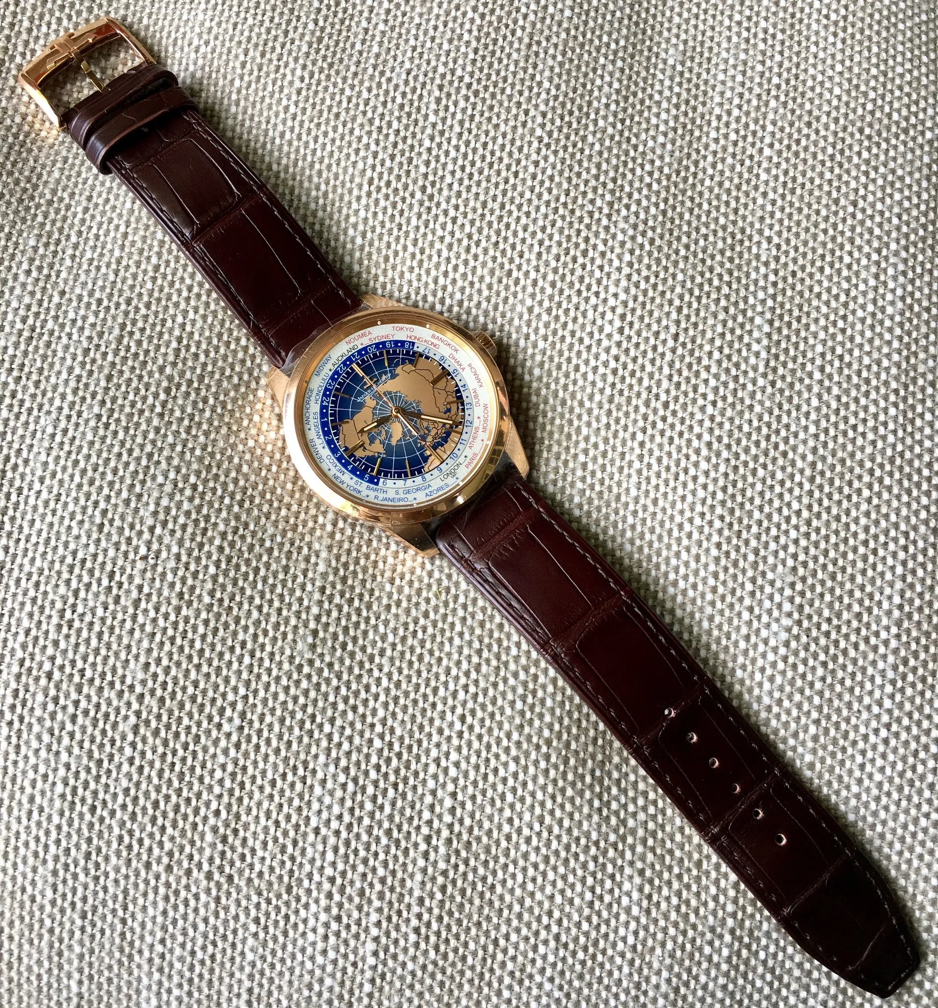 Jaeger LeCoultre Geophysic Universal Time Q8102520 Automatic Blue Lacquer Dial 18K Pink Gold Wristwatch
