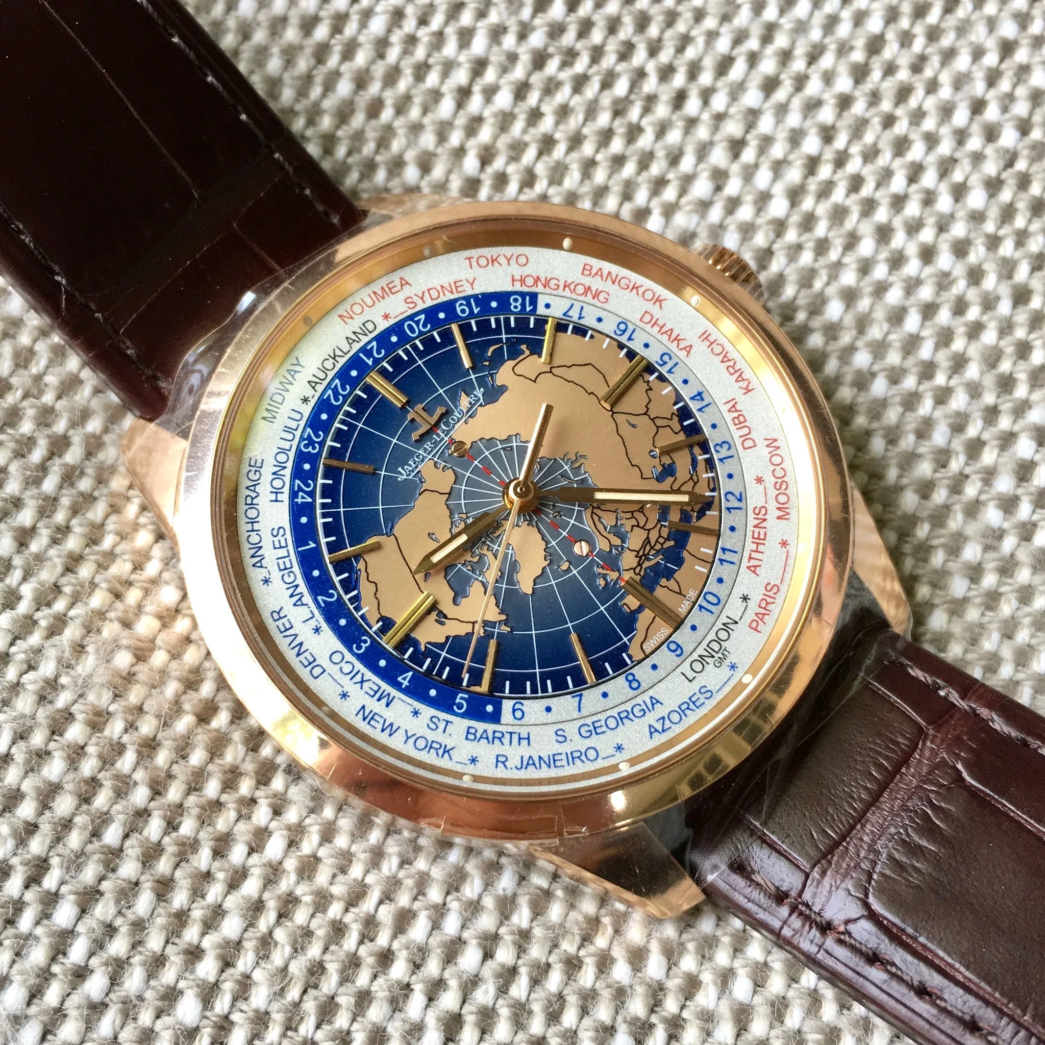 Jaeger LeCoultre Geophysic Universal Time Q8102520 Automatic Blue Lacquer Dial 18K Pink Gold Wristwatch