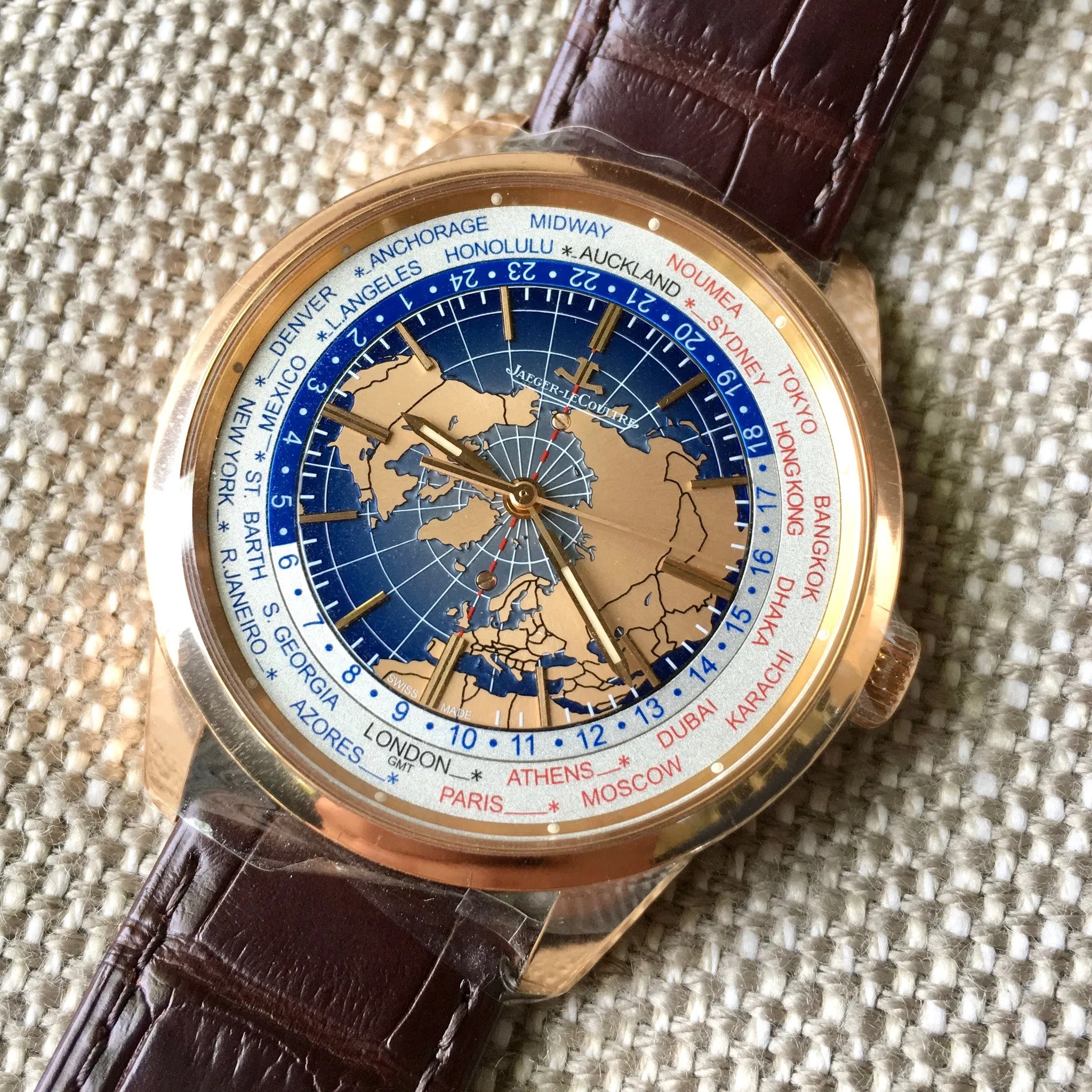 Jaeger LeCoultre Geophysic Universal Time Q8102520 Automatic Blue Lacquer Dial 18K Pink Gold Wristwatch
