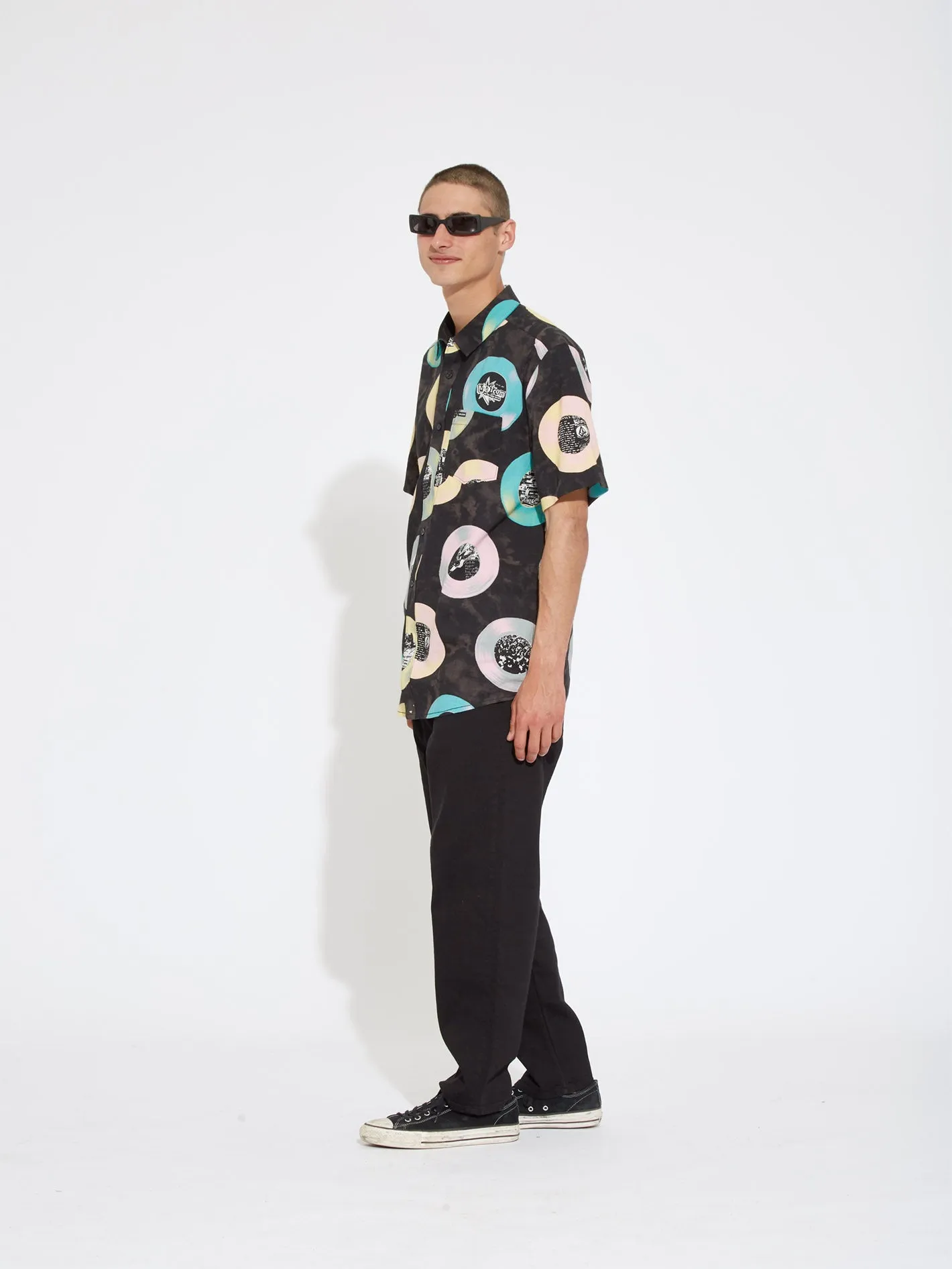 V Entertainment Shirt - BLACK
