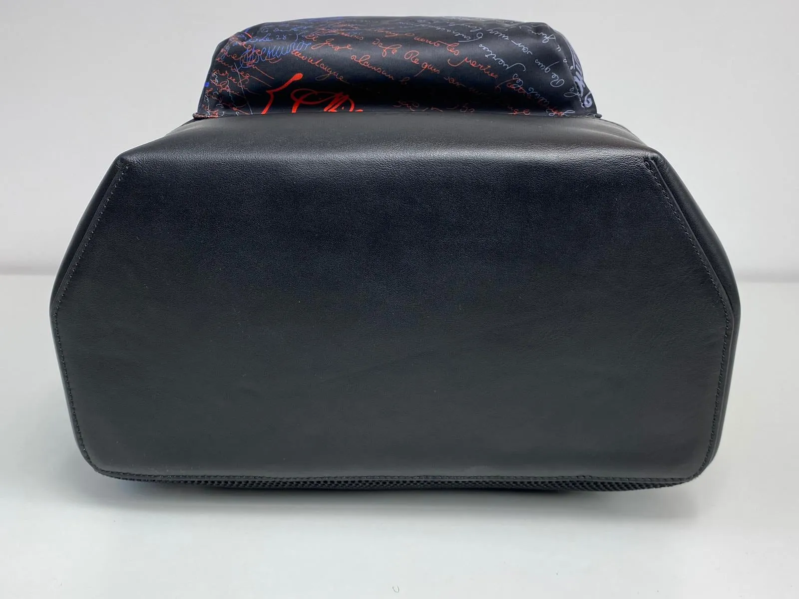 Volume Backpack Multicolor Scritto